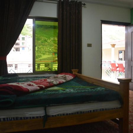 Hotel Pine Hills, Naran Zewnętrze zdjęcie