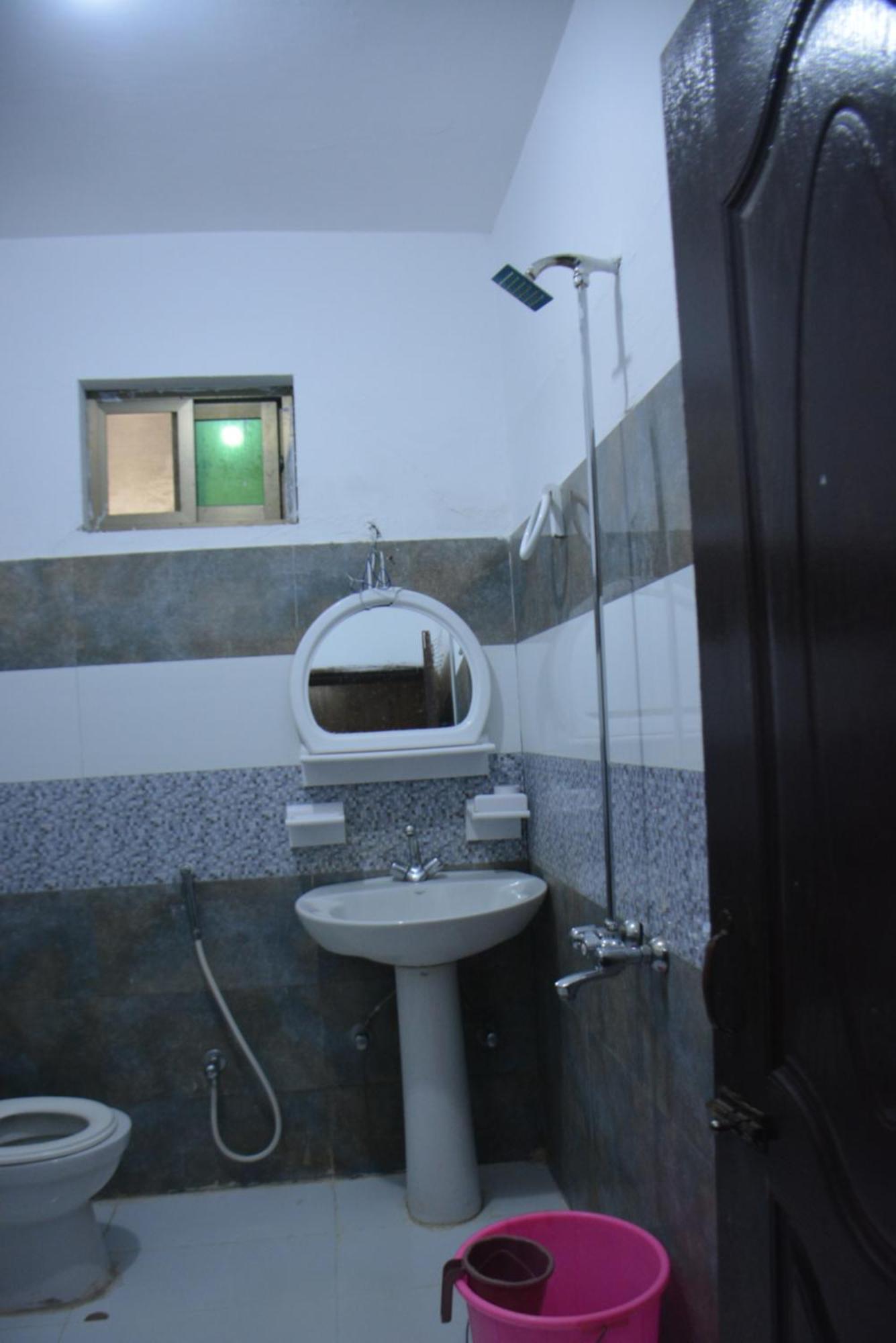 Hotel Pine Hills, Naran Zewnętrze zdjęcie