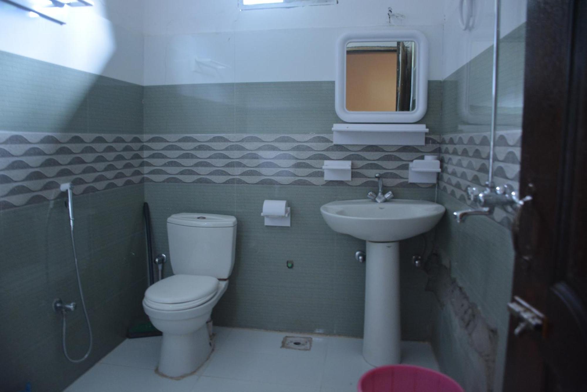 Hotel Pine Hills, Naran Zewnętrze zdjęcie