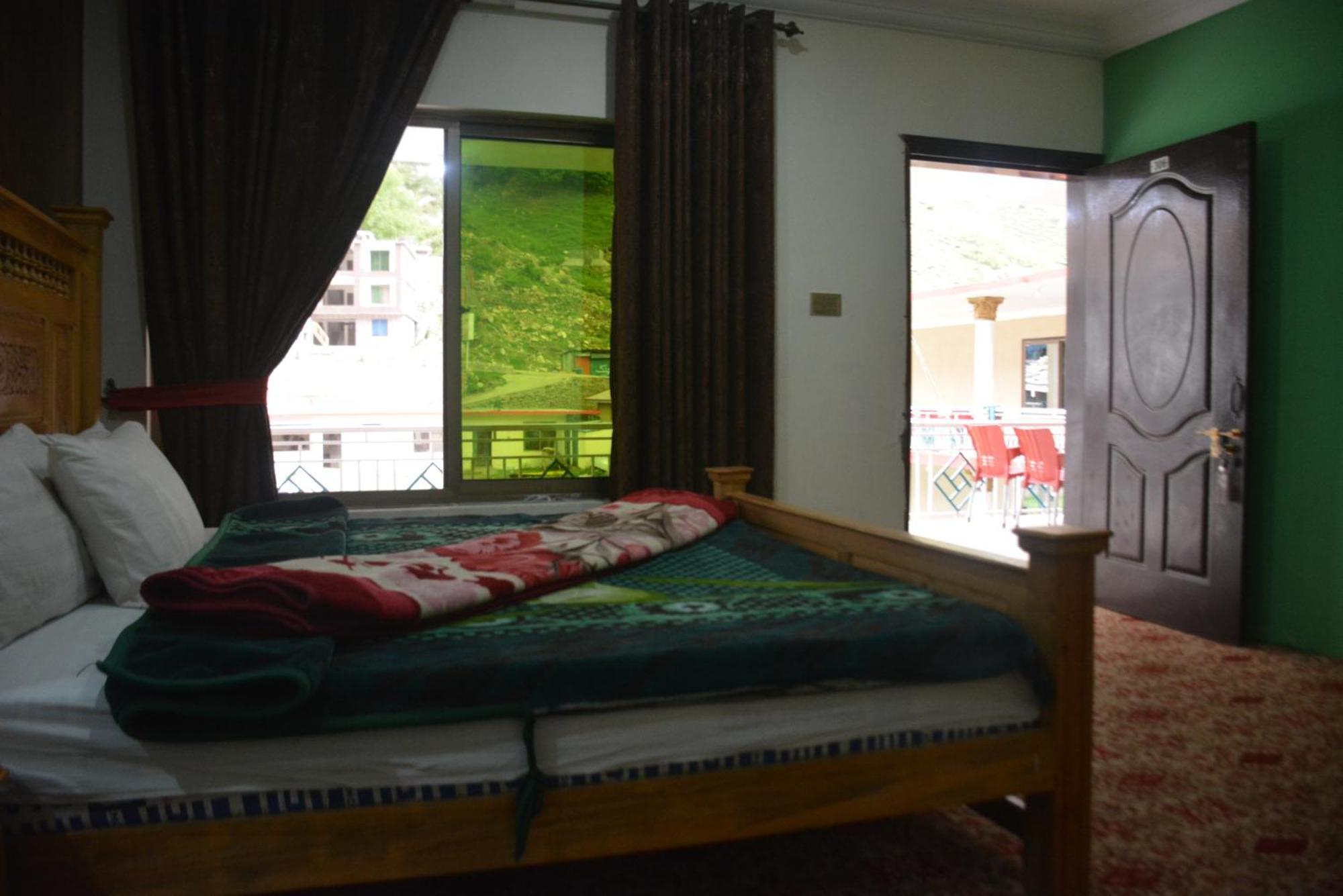 Hotel Pine Hills, Naran Zewnętrze zdjęcie