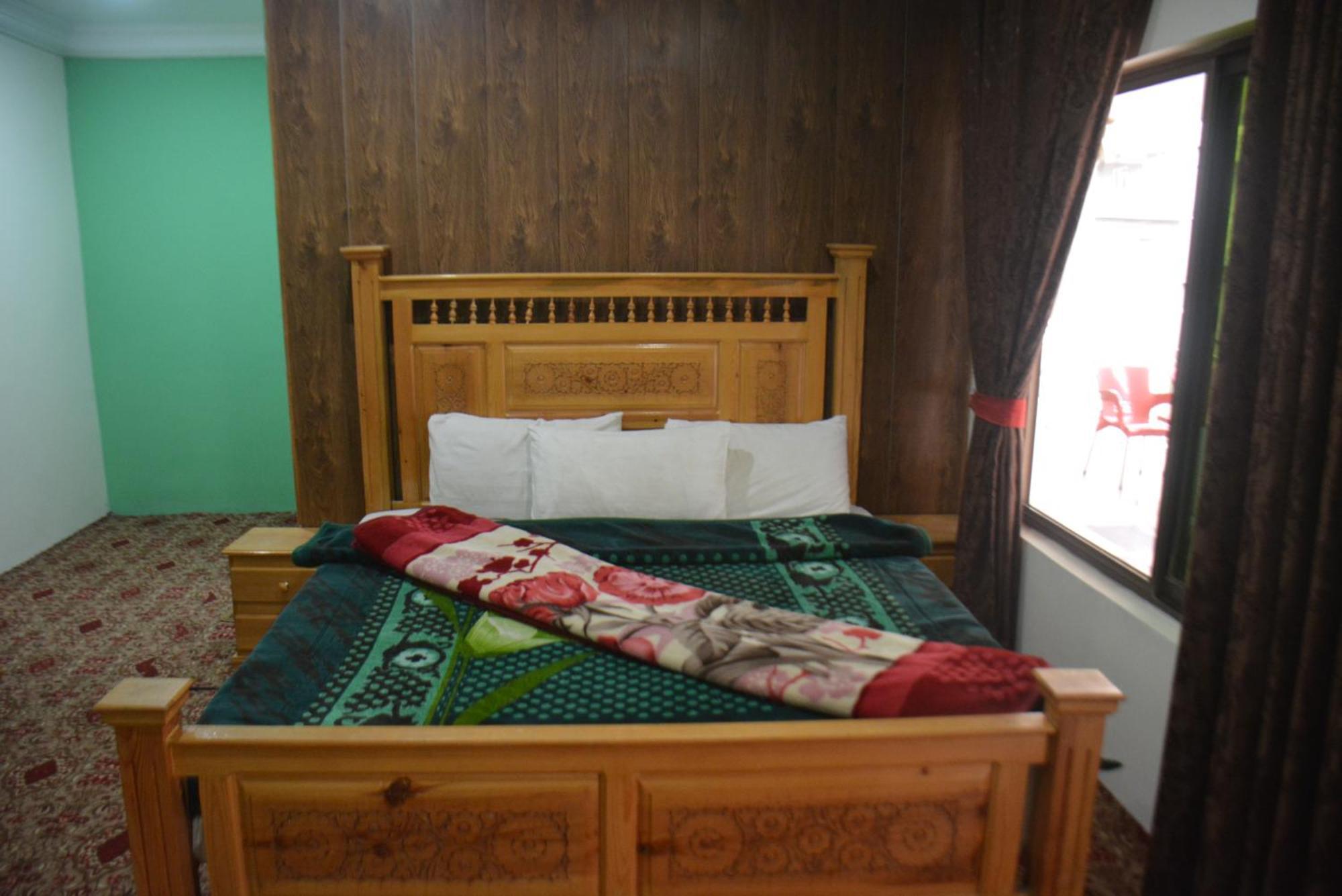 Hotel Pine Hills, Naran Zewnętrze zdjęcie