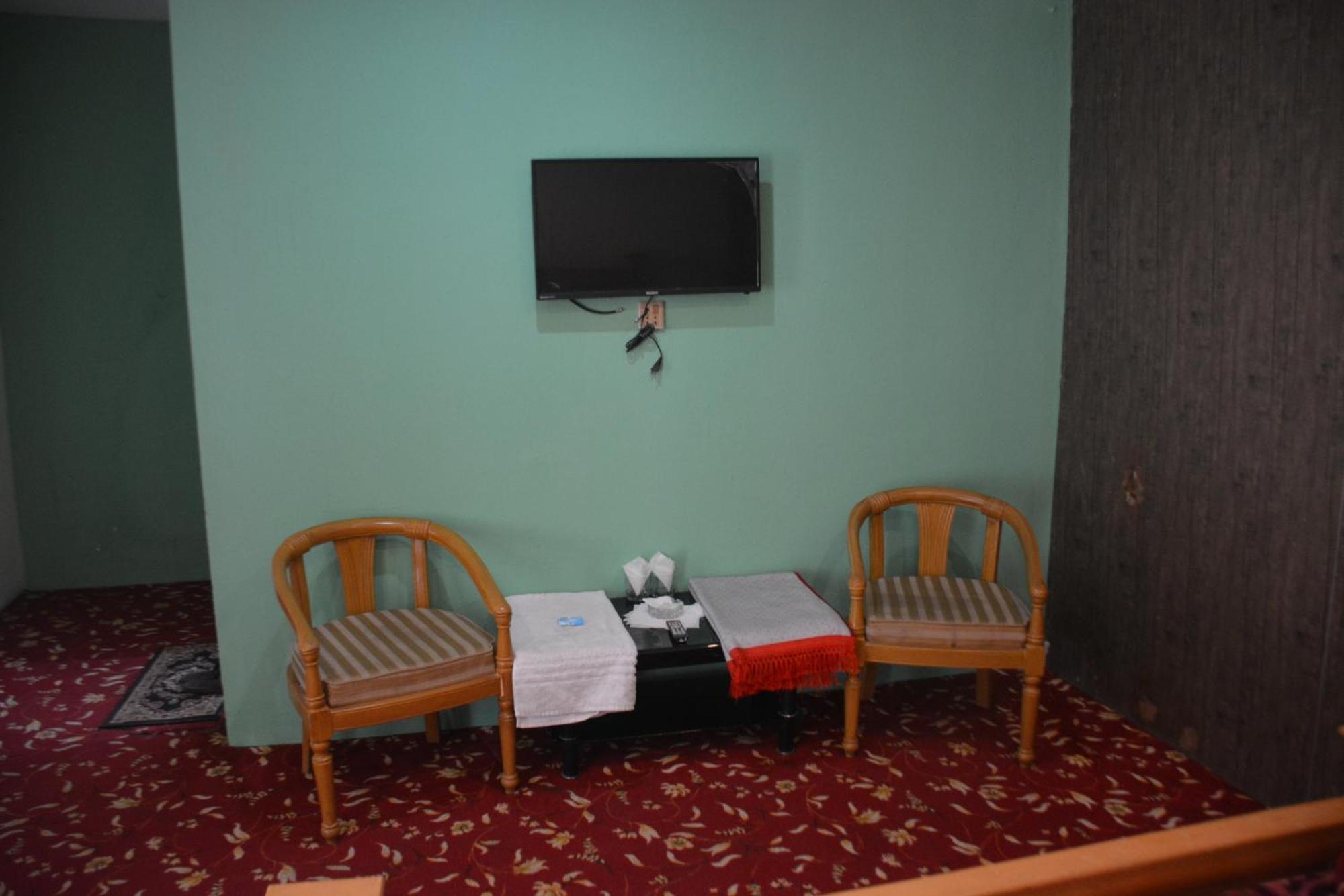 Hotel Pine Hills, Naran Zewnętrze zdjęcie