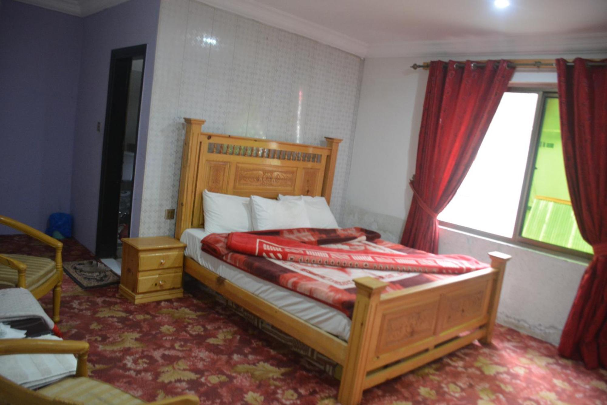 Hotel Pine Hills, Naran Zewnętrze zdjęcie