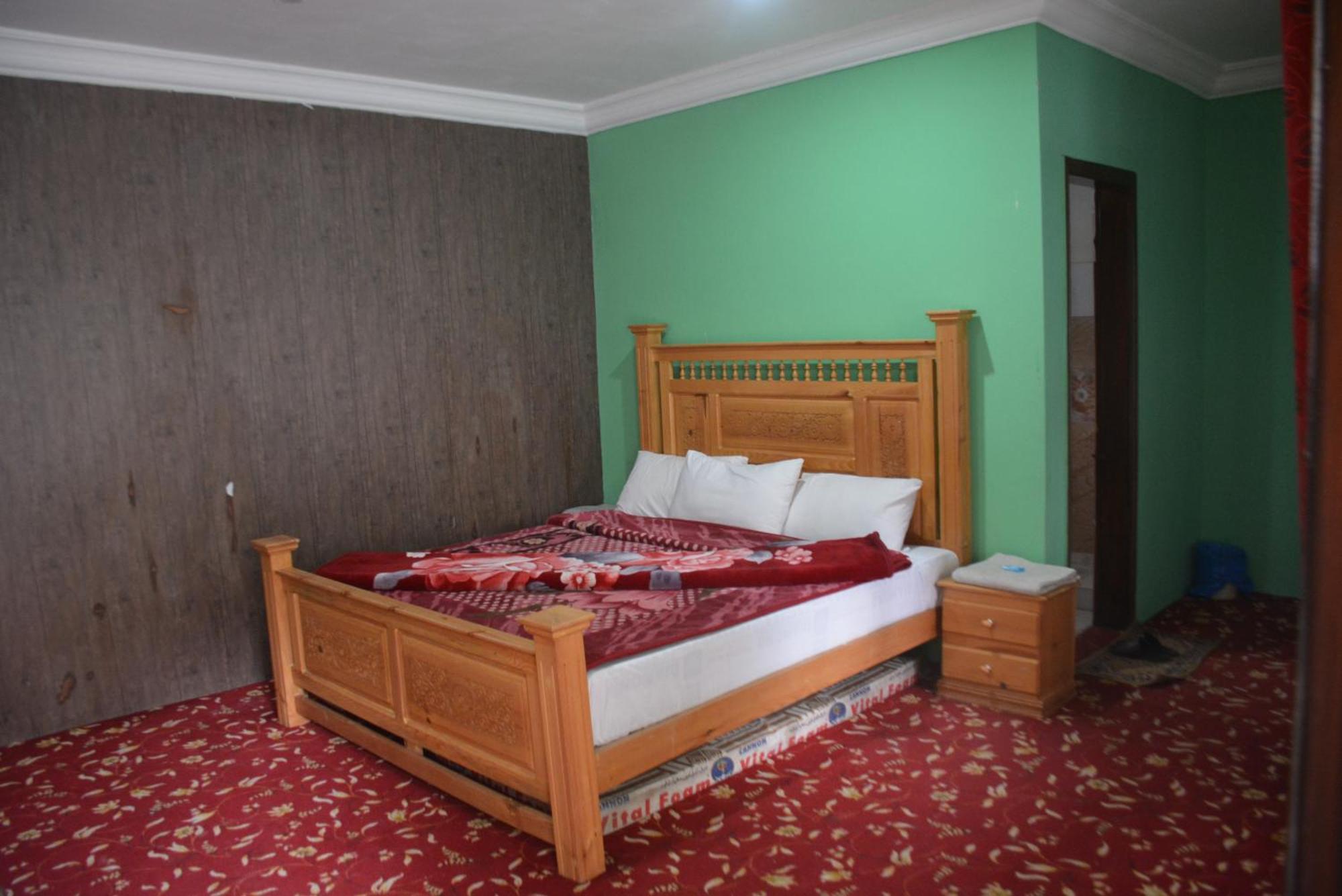 Hotel Pine Hills, Naran Zewnętrze zdjęcie