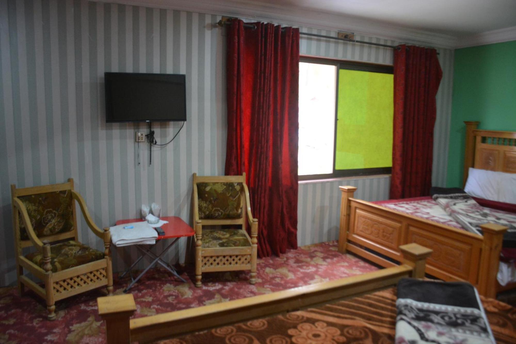 Hotel Pine Hills, Naran Zewnętrze zdjęcie