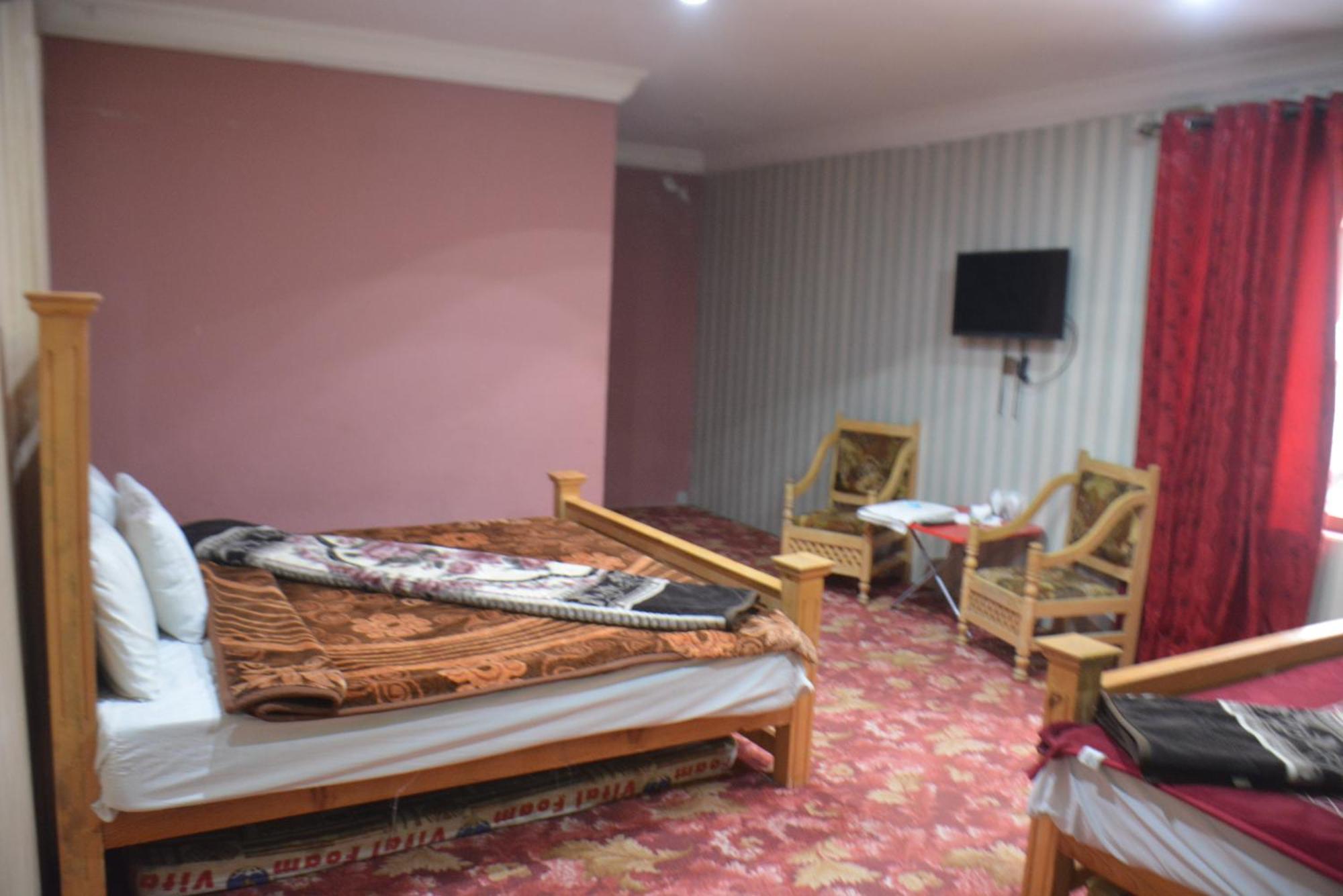 Hotel Pine Hills, Naran Zewnętrze zdjęcie