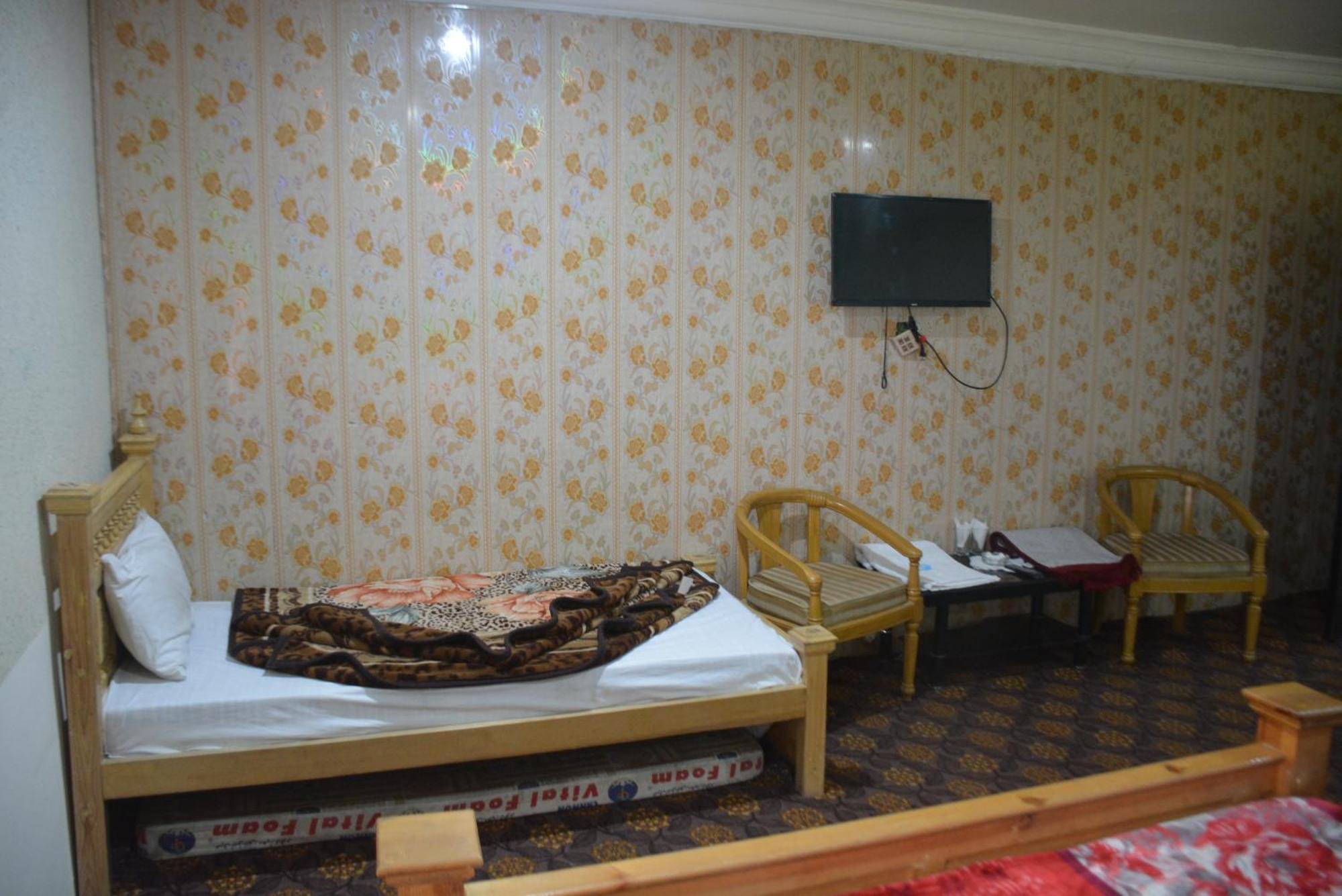 Hotel Pine Hills, Naran Zewnętrze zdjęcie