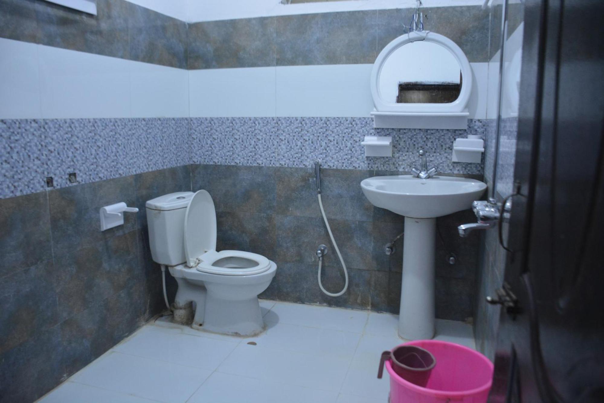 Hotel Pine Hills, Naran Zewnętrze zdjęcie