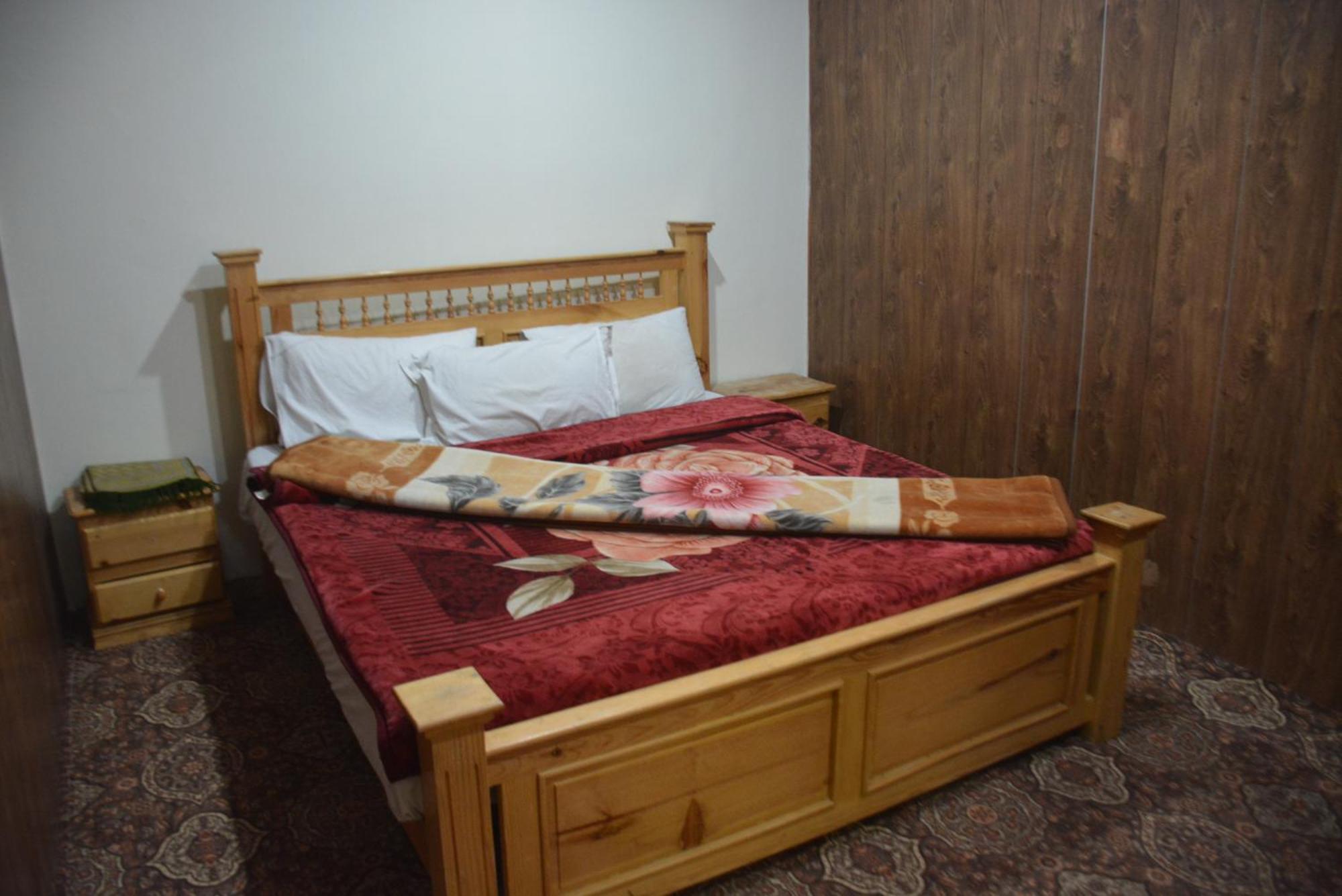 Hotel Pine Hills, Naran Zewnętrze zdjęcie
