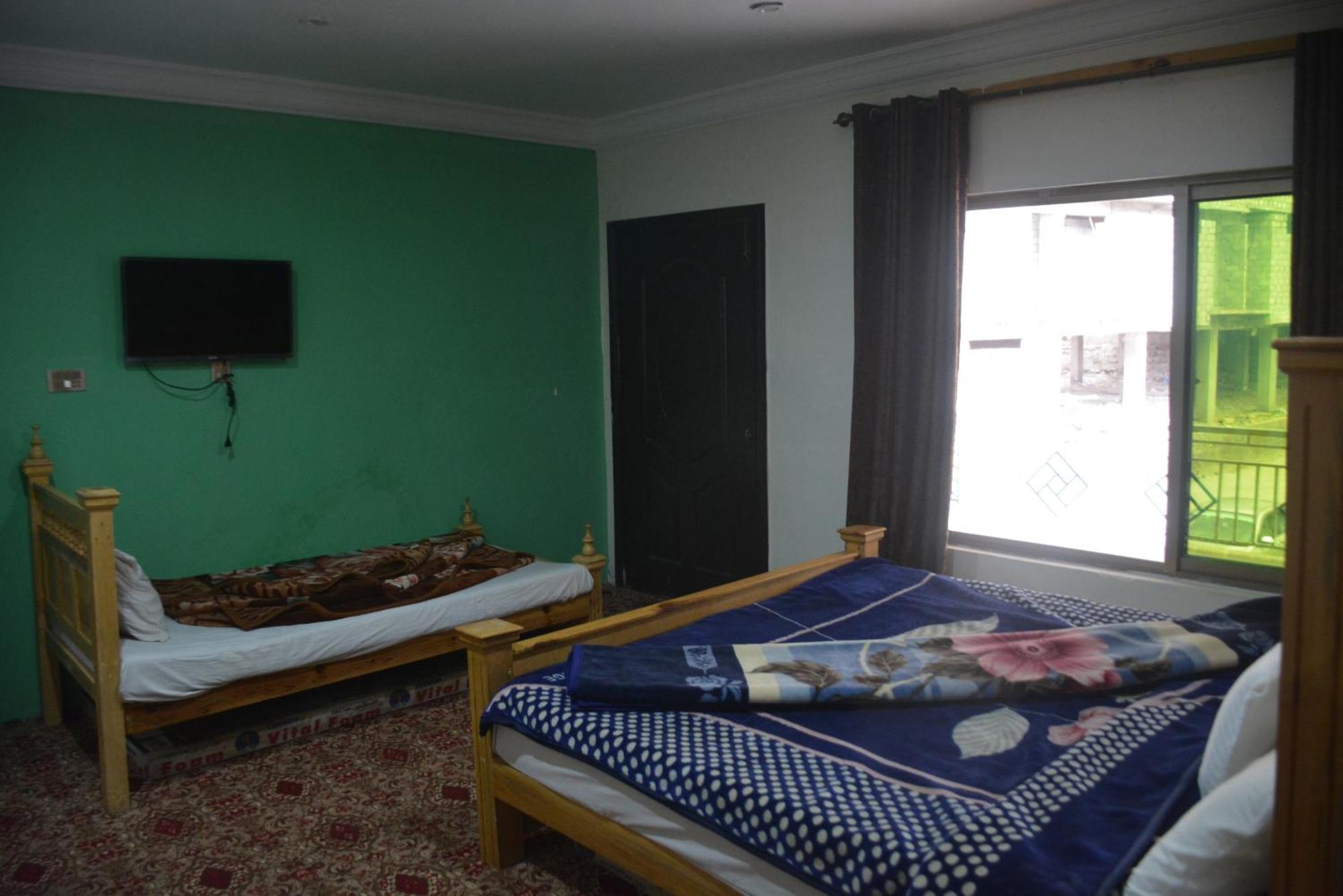 Hotel Pine Hills, Naran Zewnętrze zdjęcie