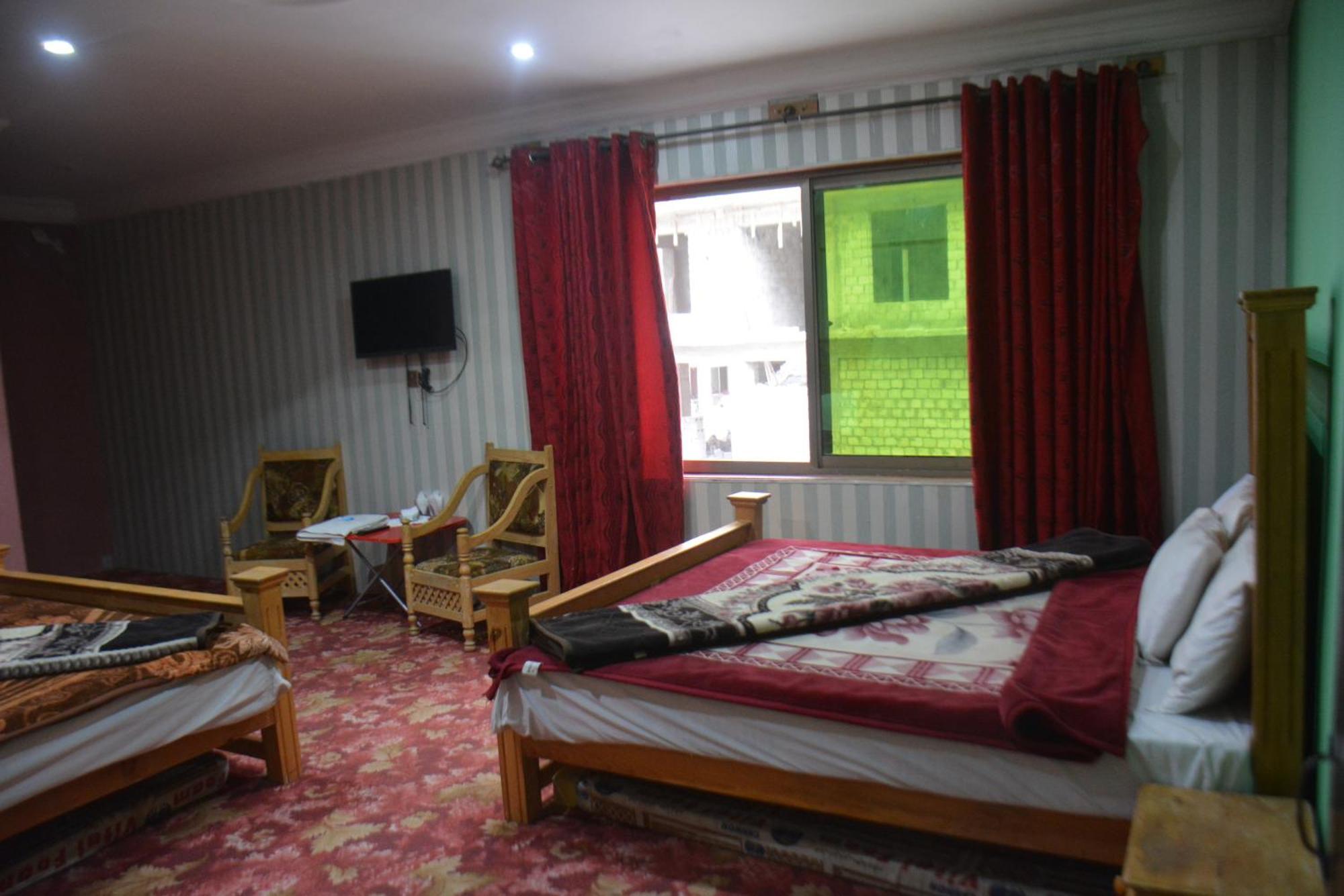 Hotel Pine Hills, Naran Zewnętrze zdjęcie