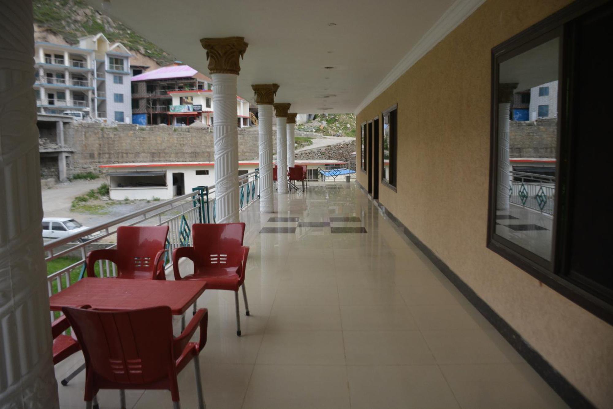 Hotel Pine Hills, Naran Zewnętrze zdjęcie