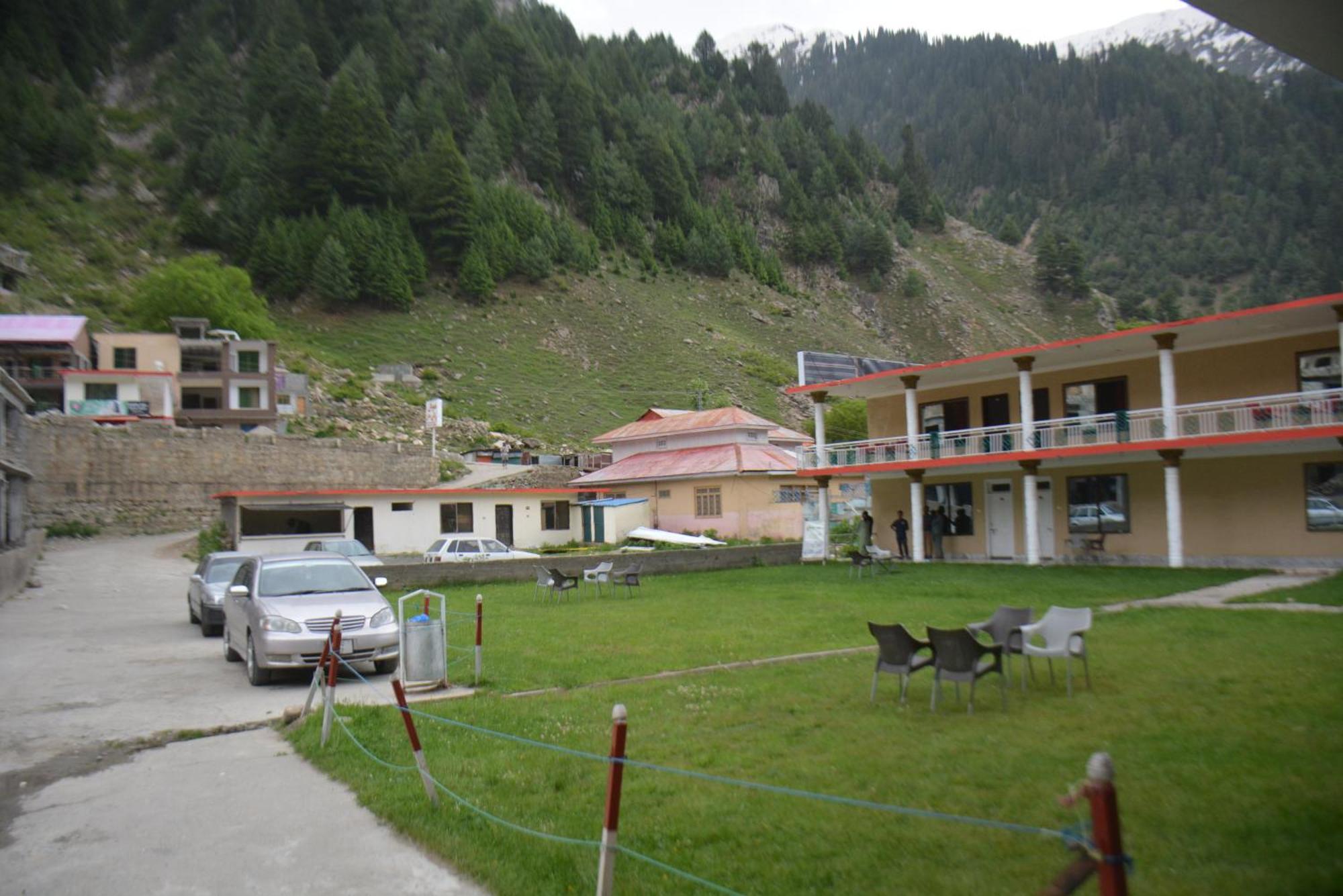Hotel Pine Hills, Naran Zewnętrze zdjęcie