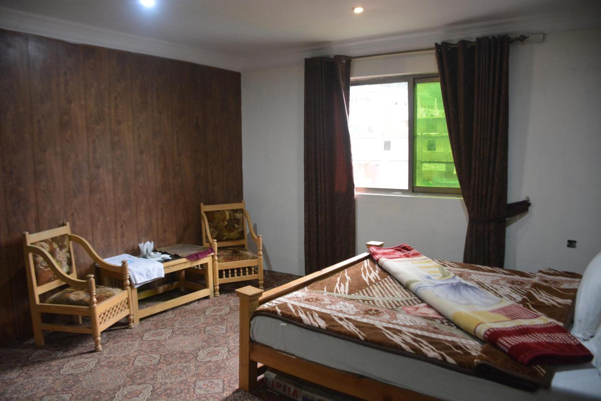 Hotel Pine Hills, Naran Zewnętrze zdjęcie