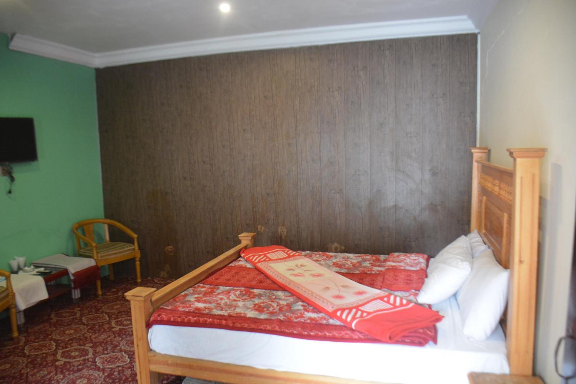 Hotel Pine Hills, Naran Zewnętrze zdjęcie
